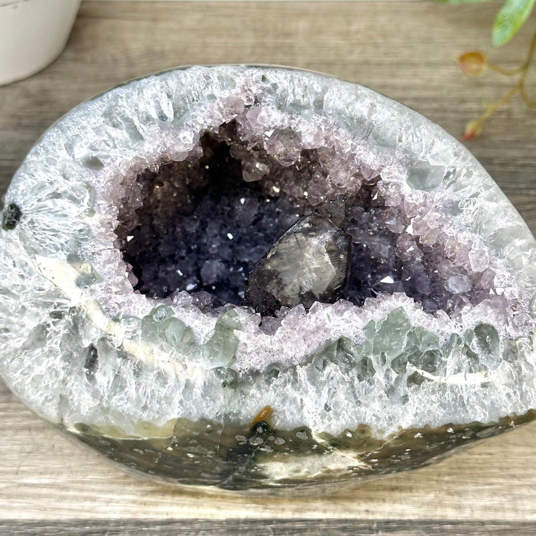 Large Quartz &amp; Amethyst Stone Geode - STGE0066