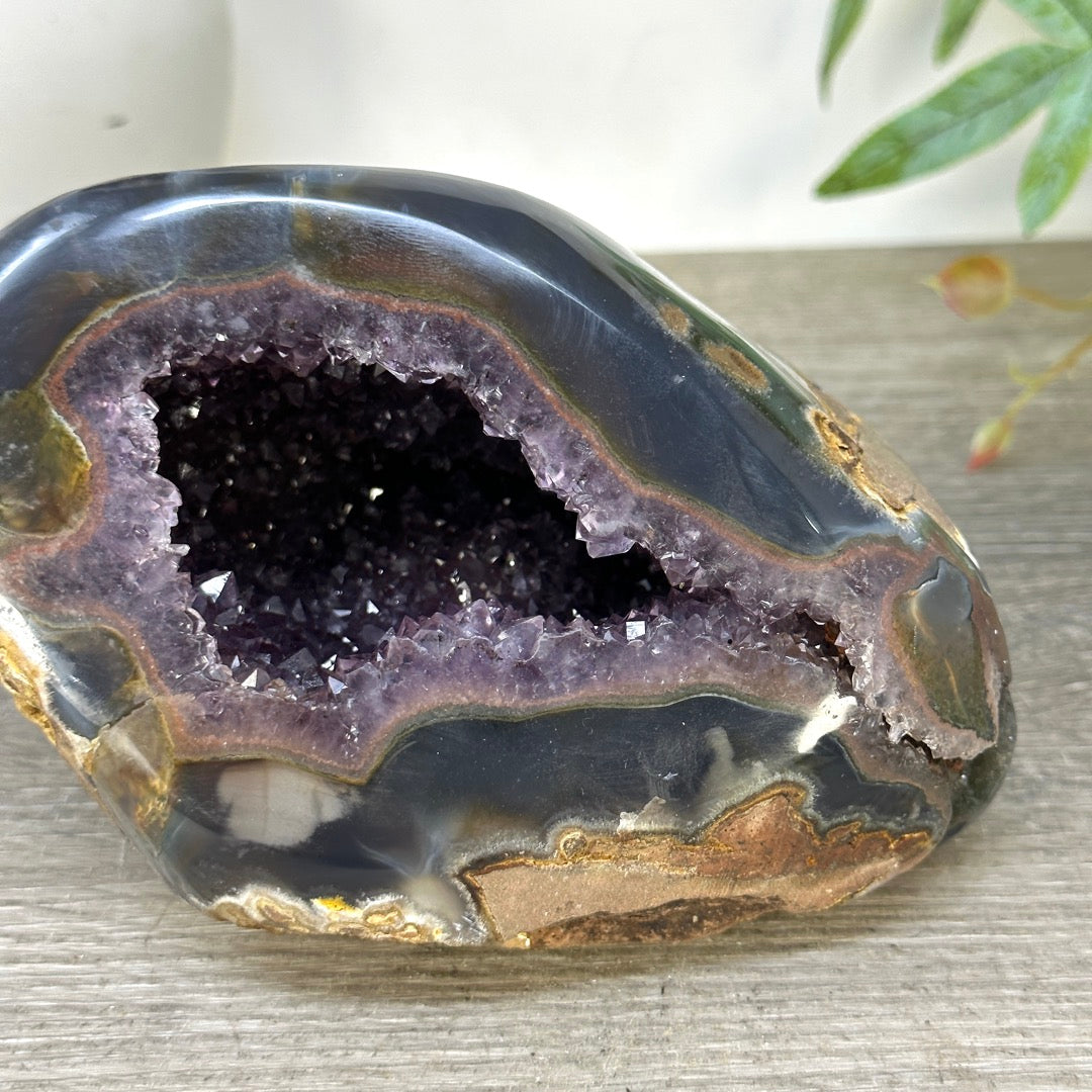 Natural amethyst Stone Geode from Uruguay - STGE0078