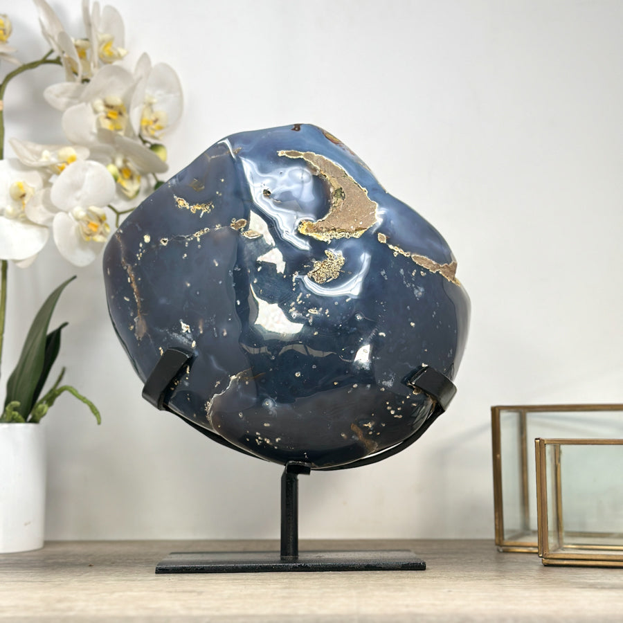XXL Quartz Geode with Unique Blue Agate Shell - MWS2191