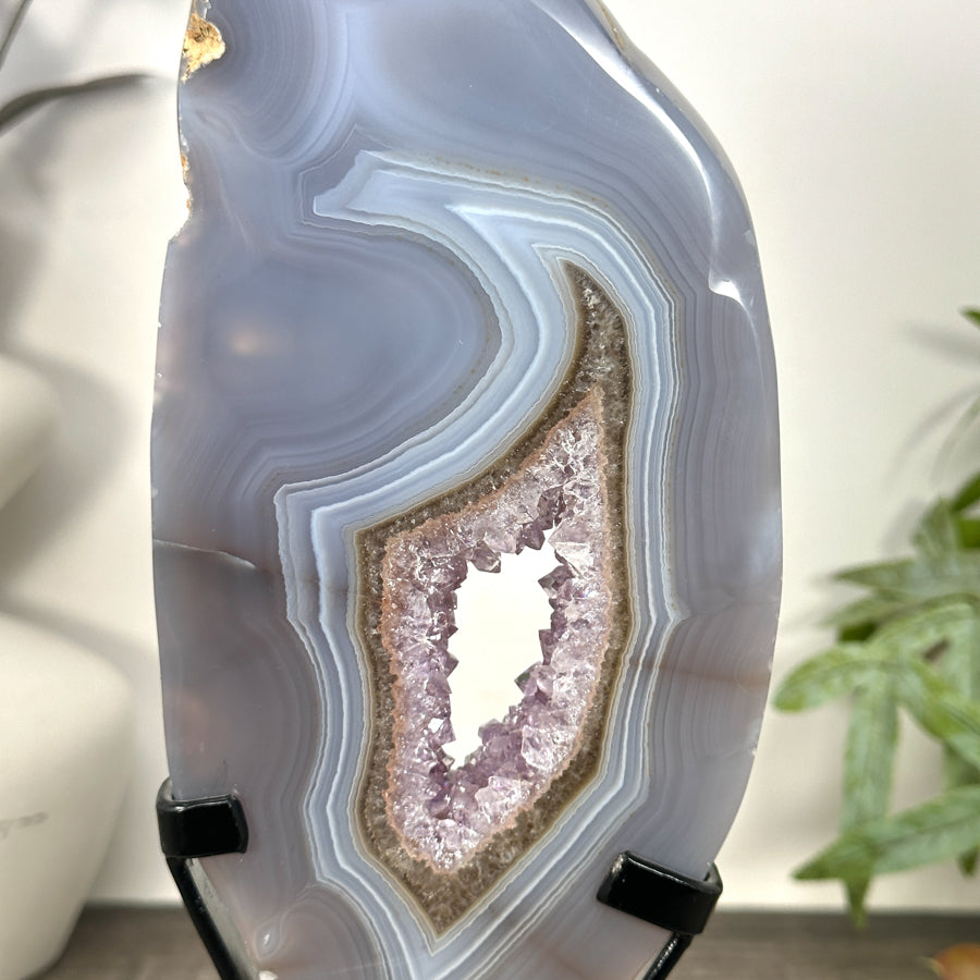 Blue Banded Agate &amp; Amethyst Geode Slice Portal - MWS3248