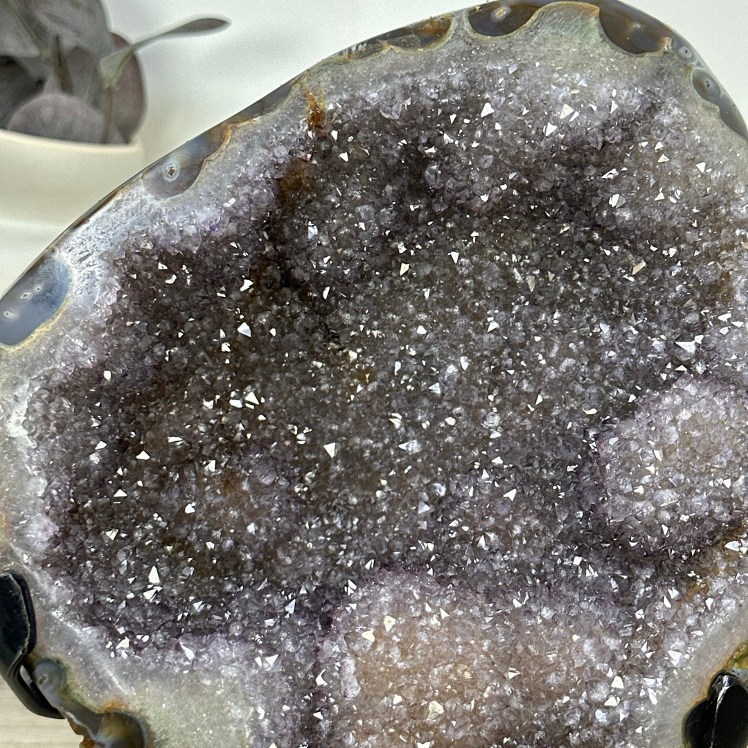 Natural Agate Geode with Beautiful Quartz interior - MWS3364