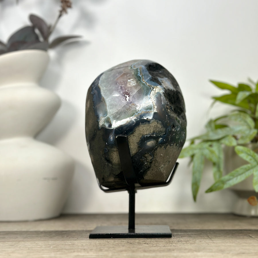 Natural Agate Geode with Beautiful Quartz Crystal Interior - MWS3216