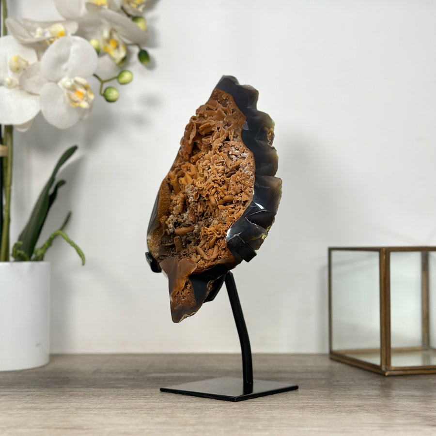 Natural Agate Stone Leaf Carving with Rar Quartz Formation - MWS2497