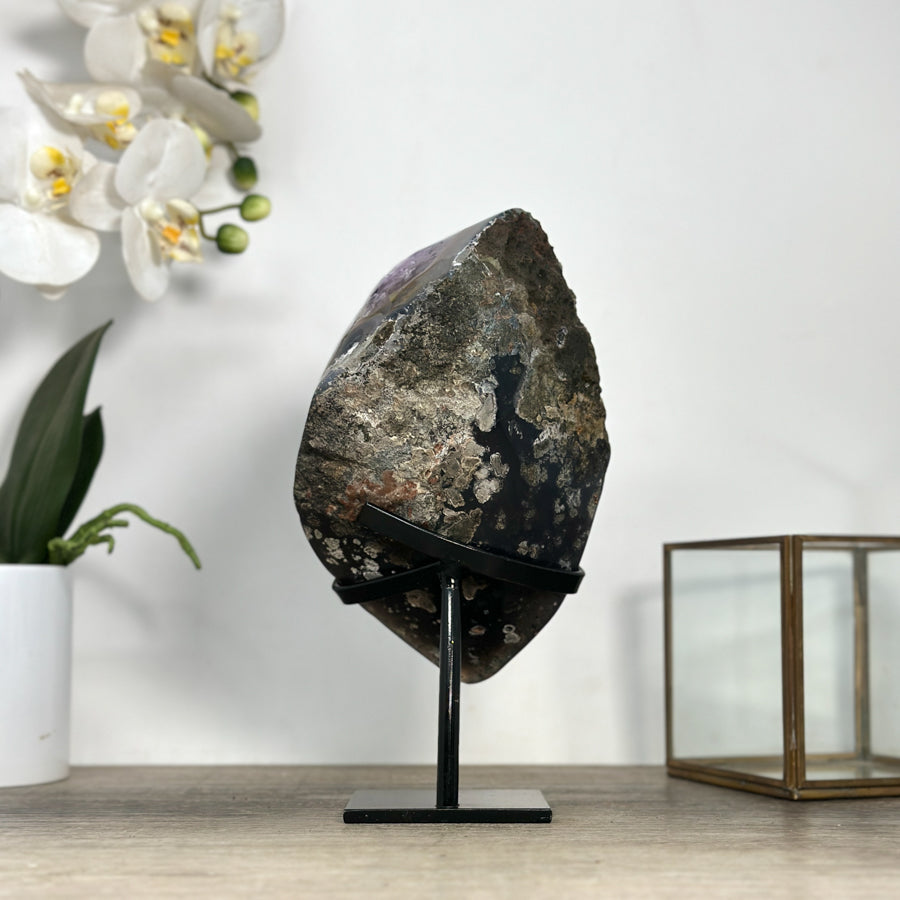 Premium Uruguayan amethyst Geode with Agate Shell - MWS2435