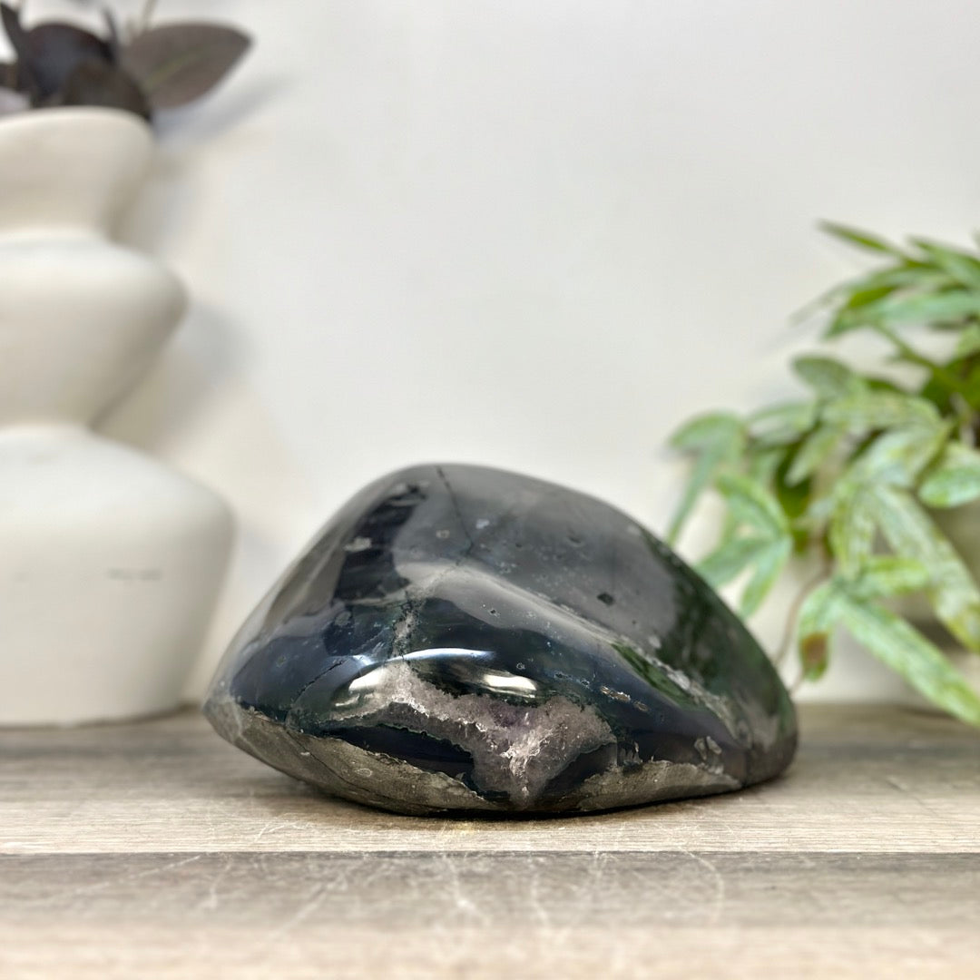Natural Amethyst &amp; Agate Stone Geode with polished Shell - STGE0082