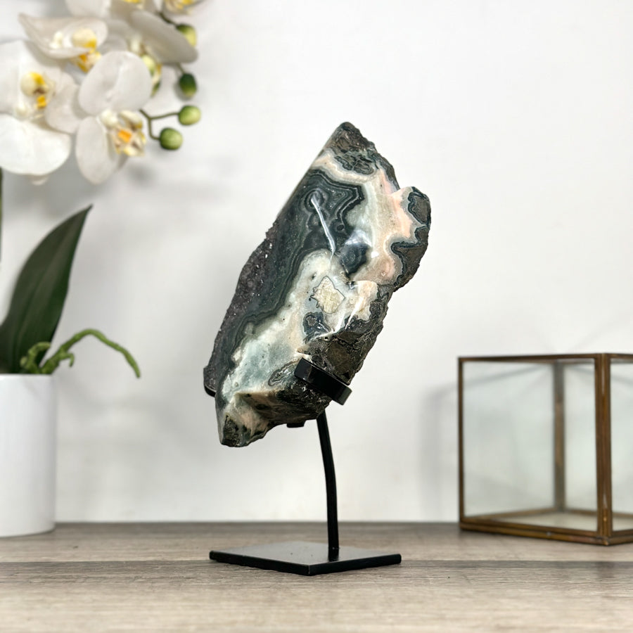 Green Jasper &amp; Quartz Stone Leaf Carving on Metal Stand - MWS2806