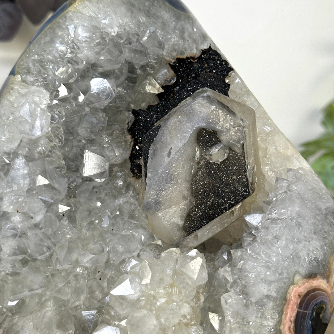 Uruguayan Quartz &amp; Agate Specimen with Calcite &amp; Black Hematite Inclusion - MWS3288