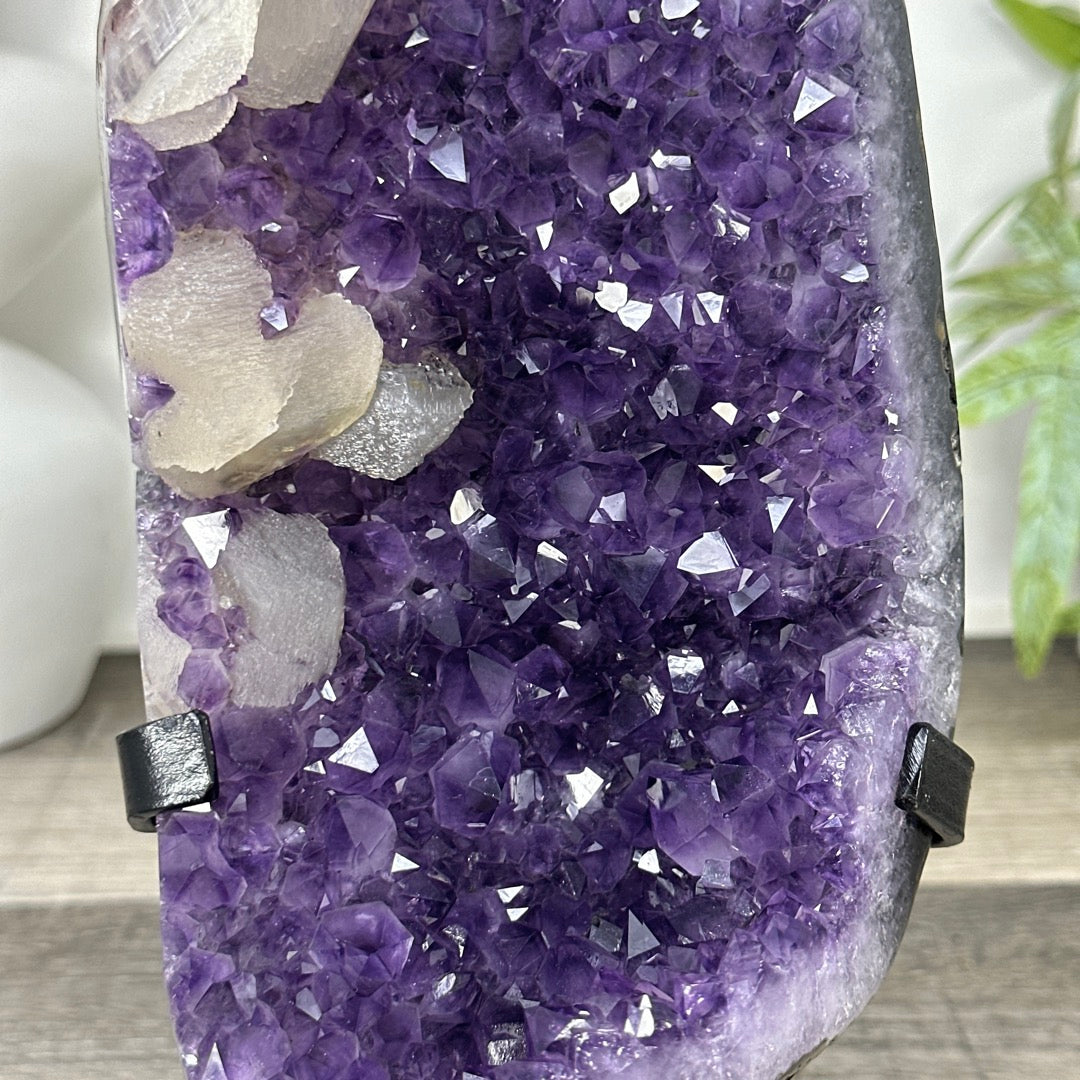 Natural uruguayan Amethyst Crystal with Calcite Formations - MWS3318