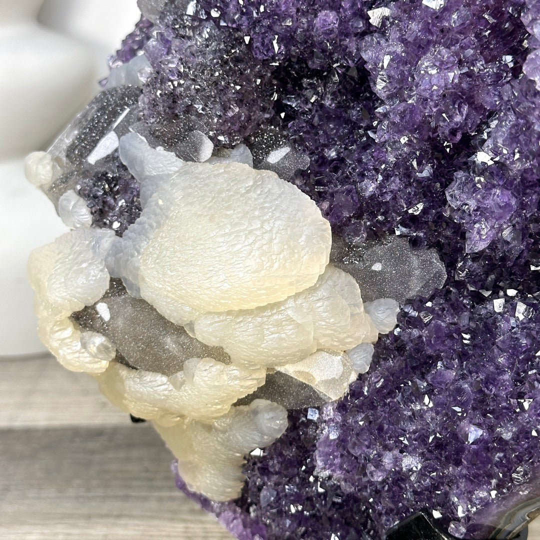 Unique Natural uruguayan amethyst with Calcite &amp; Black Hematite Inclusion - MWS3280