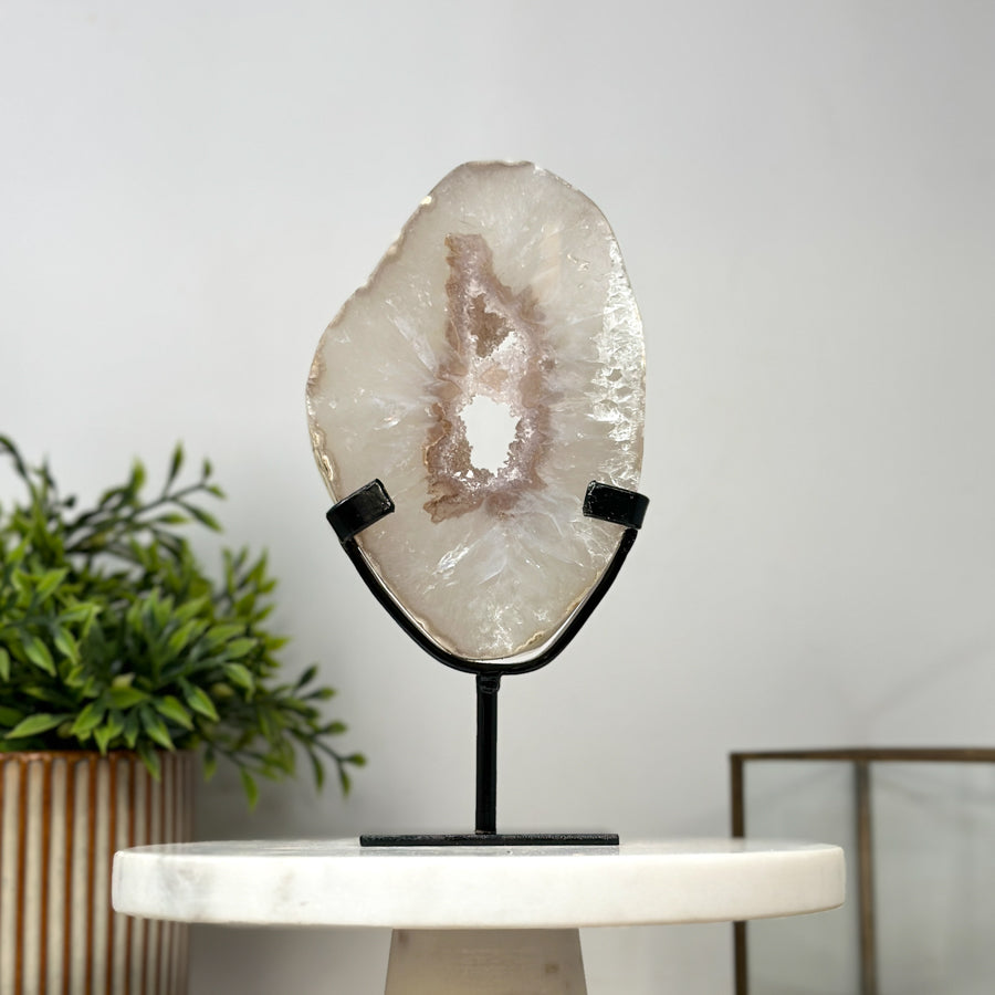 Natural Quartz Portal with Metal Stand - MWS2132