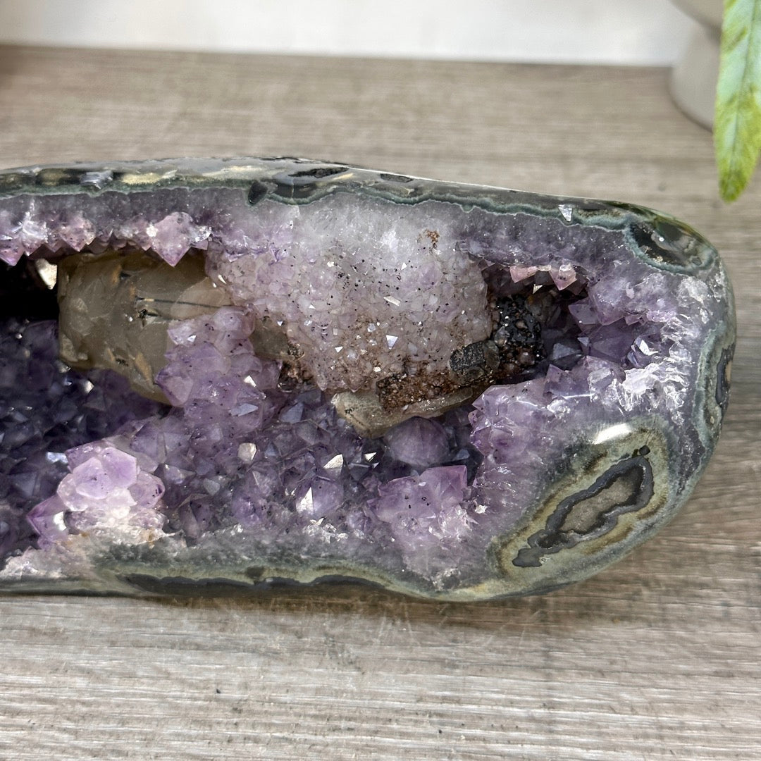 Natural uruguayan Amethyst Geode - STGE0121