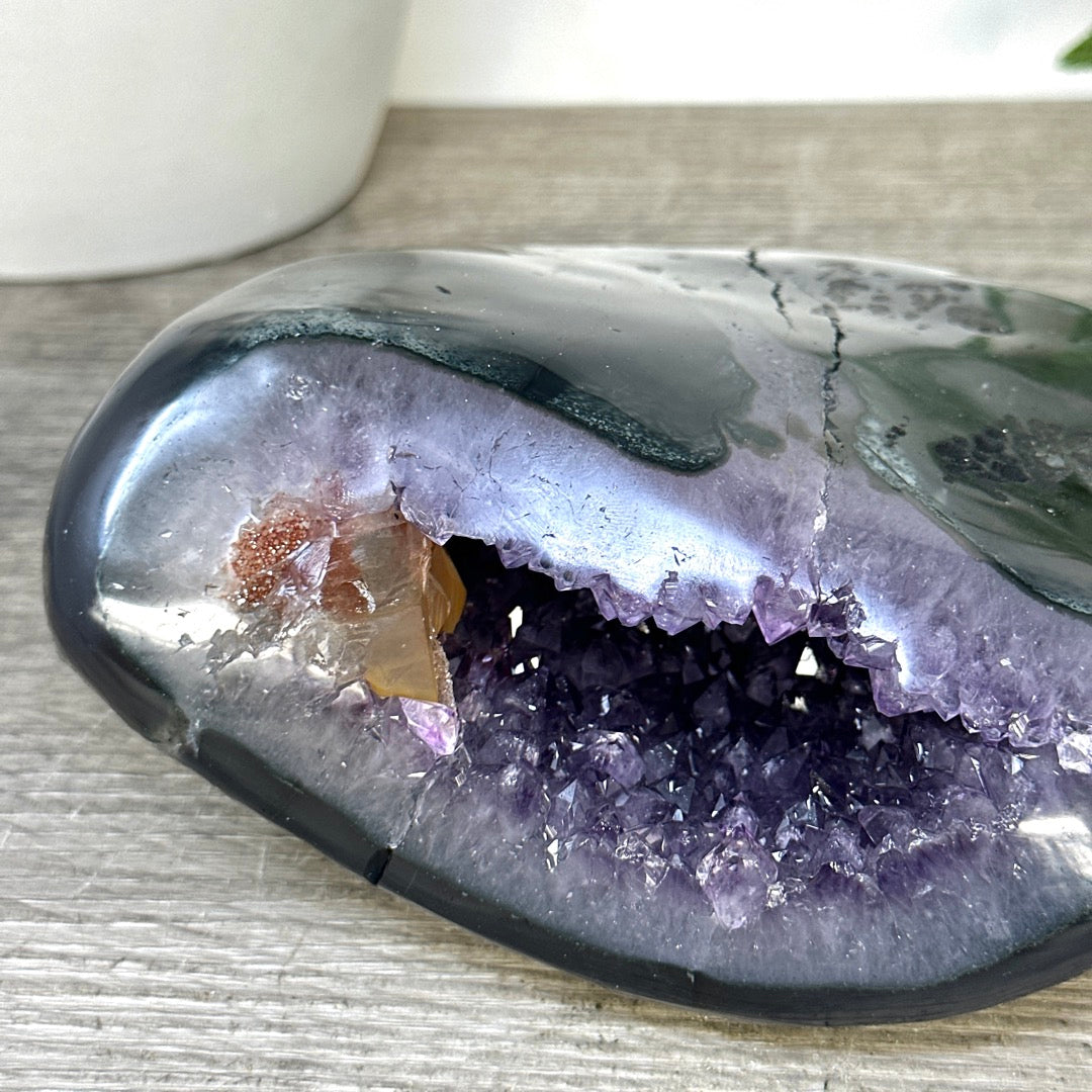 Natural amethyst &amp; Agate Stone Geode with polished Shell - STGE0081