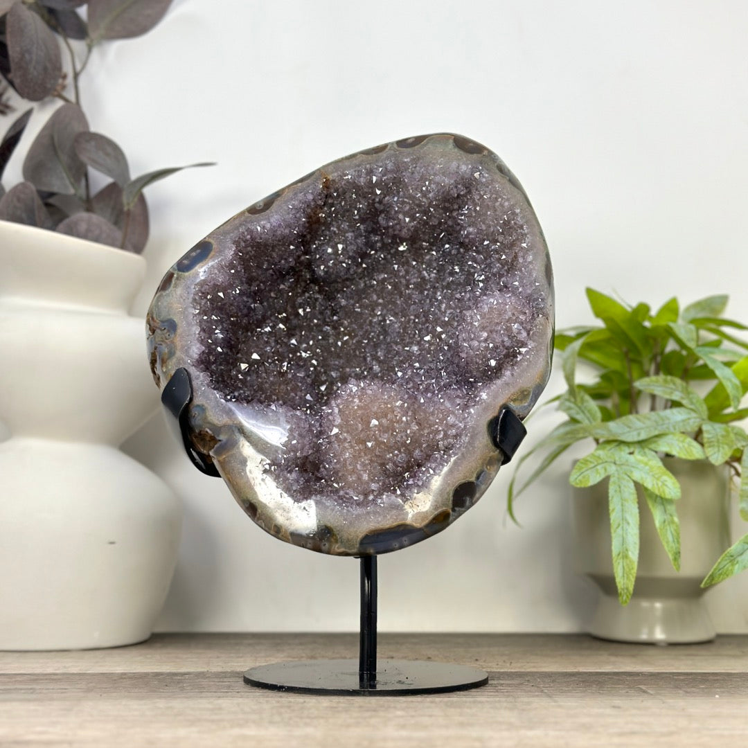 Natural Agate Geode with Beautiful Quartz interior - MWS3364