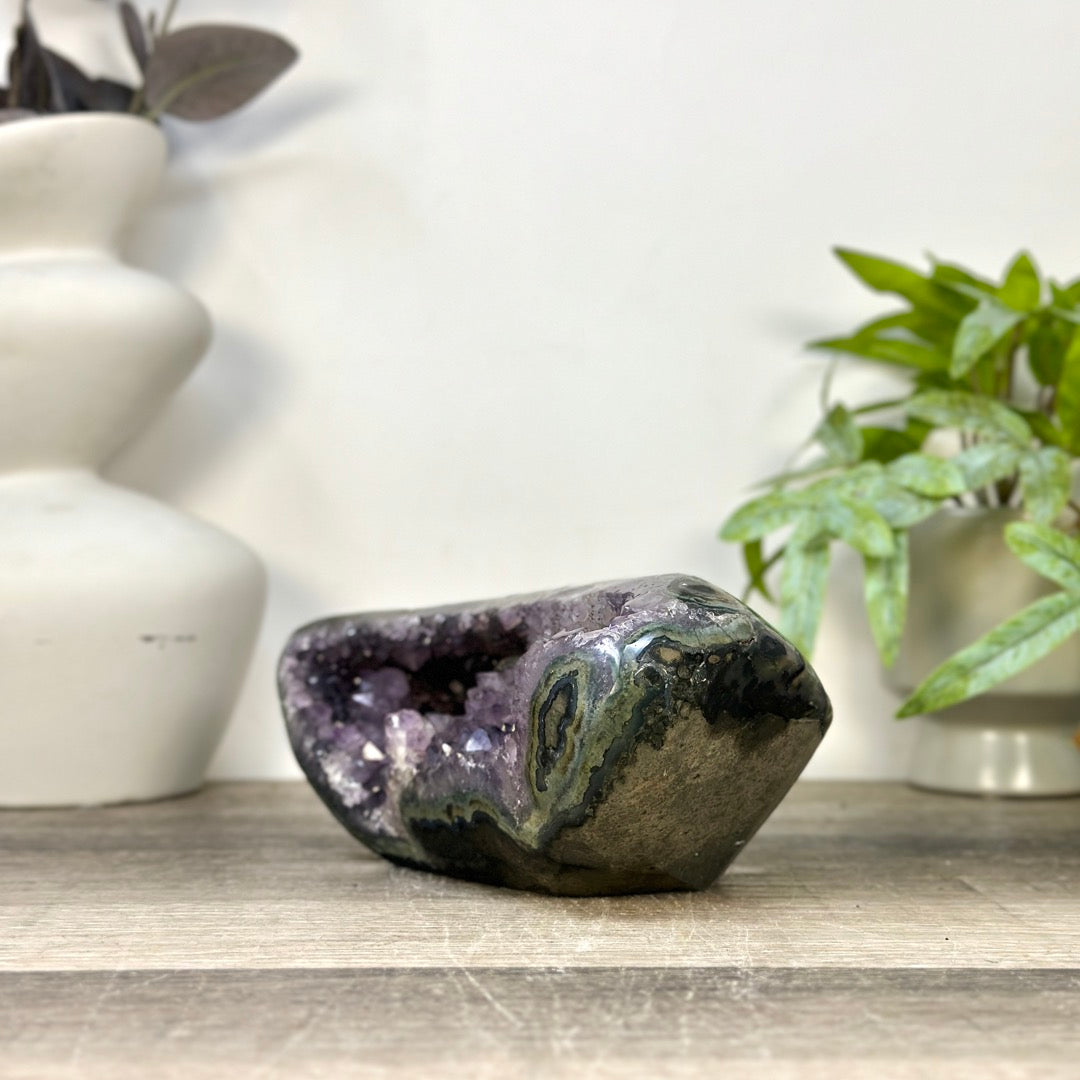 Natural uruguayan Amethyst Geode - STGE0121