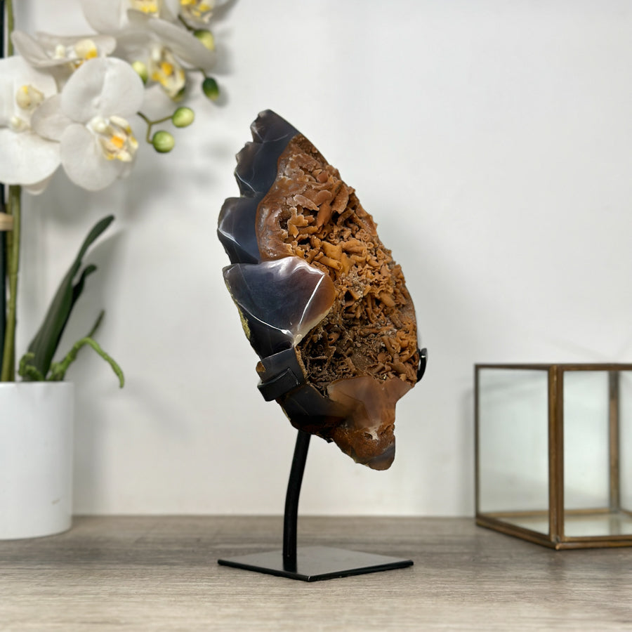 Natural Agate Stone Leaf Carving with Rar Quartz Formation - MWS2497