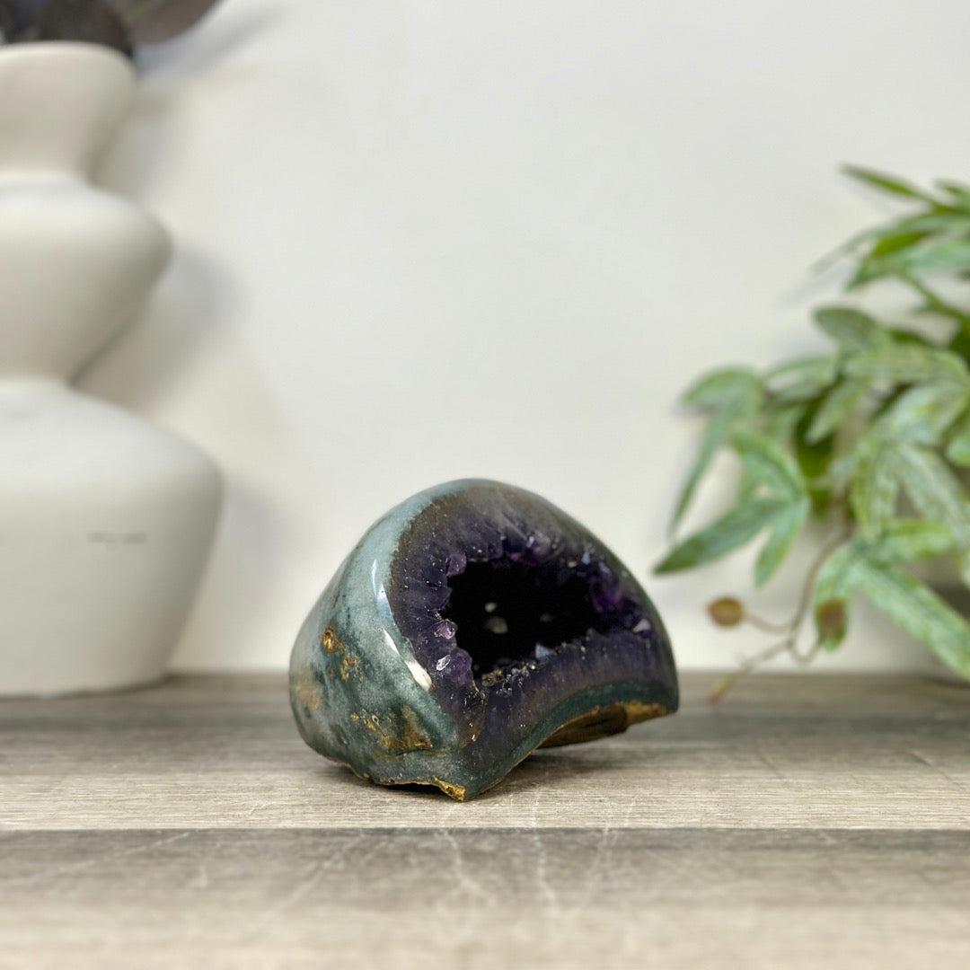 Uruguayan Amethyst geode with Jasper Shell - STGE0073
