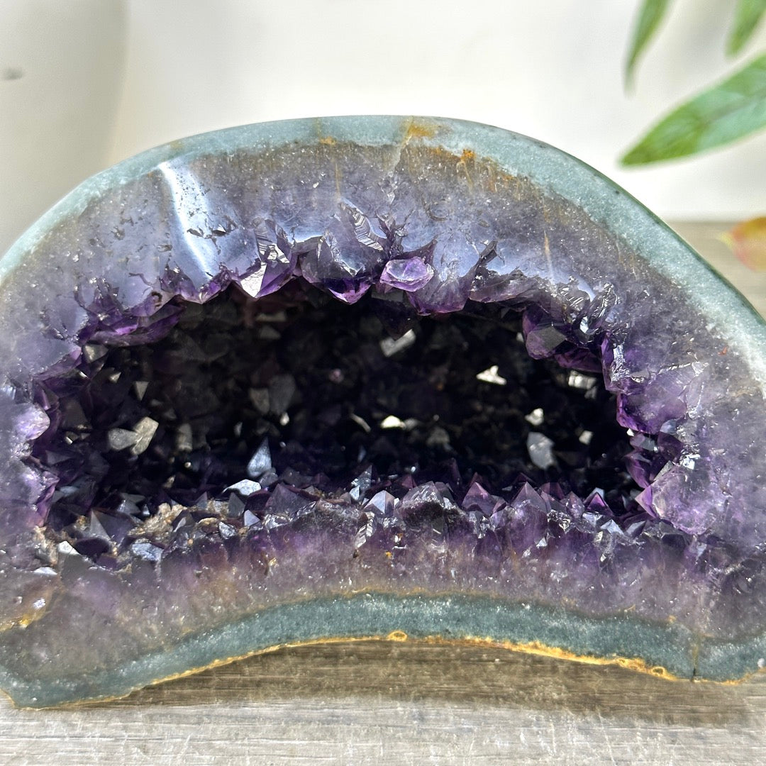 Uruguayan Amethyst geode with Jasper Shell - STGE0073