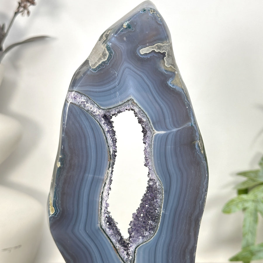Blue Banded Agate &amp; Amethyst Geode Slice Portal - MWS3247
