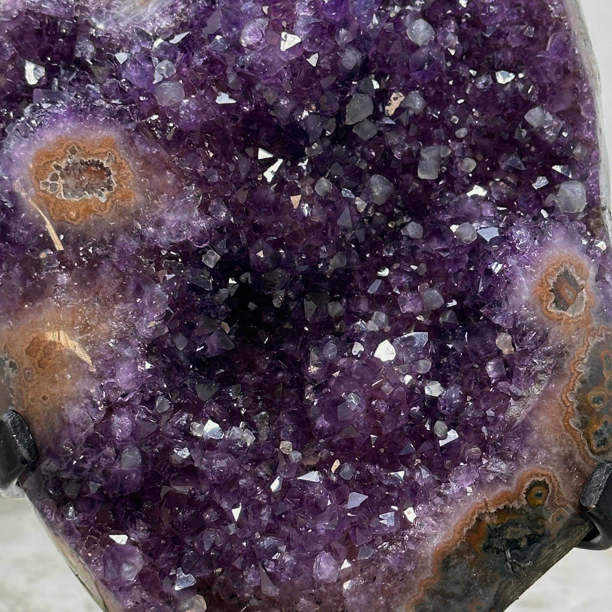 Beautiful Amethyst Stone Geode with Calcite Crystal Inclusiones - AWS0474