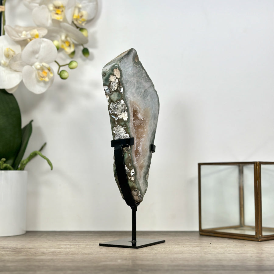 Natural Quartz Stone Slice on Metal Stand - MWS3003