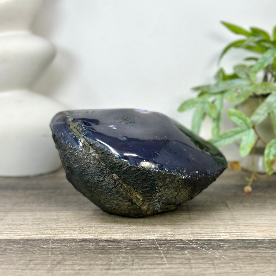 Uruguayan Amethyst geode with agate Shell - STGE0044