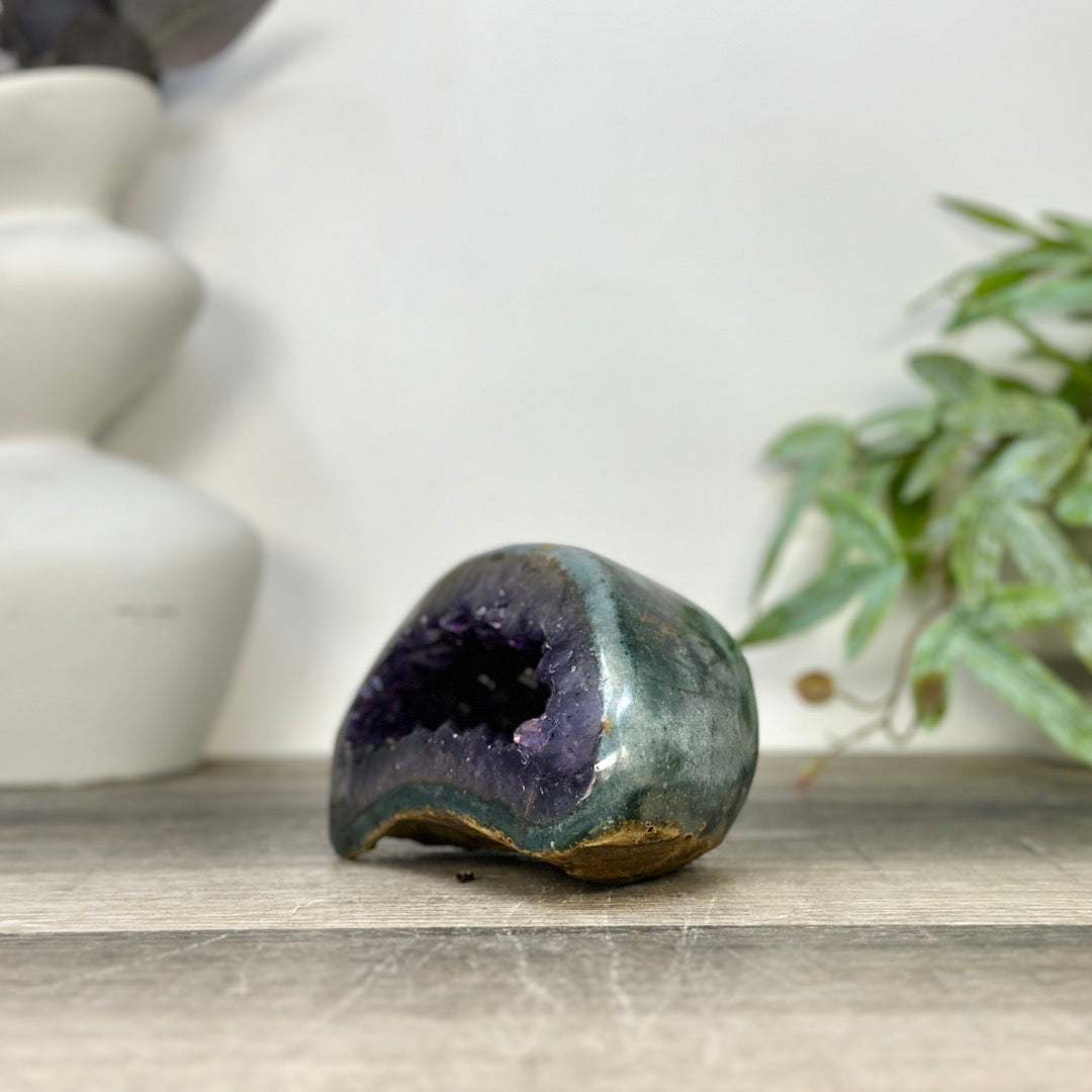 Uruguayan Amethyst geode with Jasper Shell - STGE0073