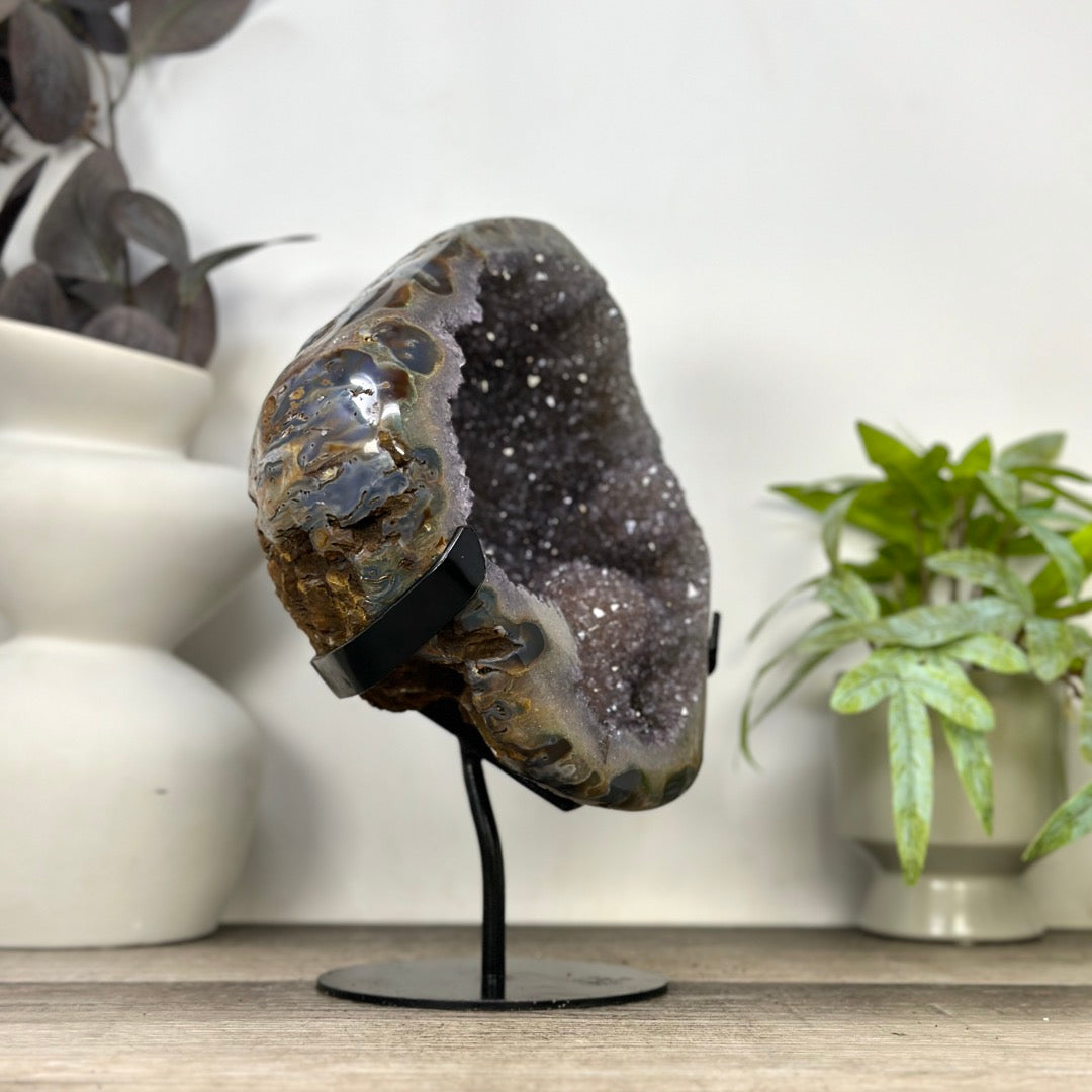 Natural Agate Geode with Beautiful Quartz interior - MWS3364