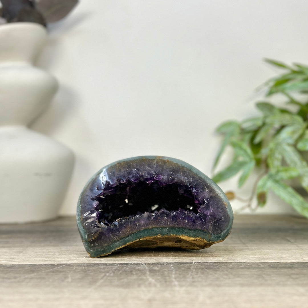 Uruguayan Amethyst geode with Jasper Shell - STGE0073
