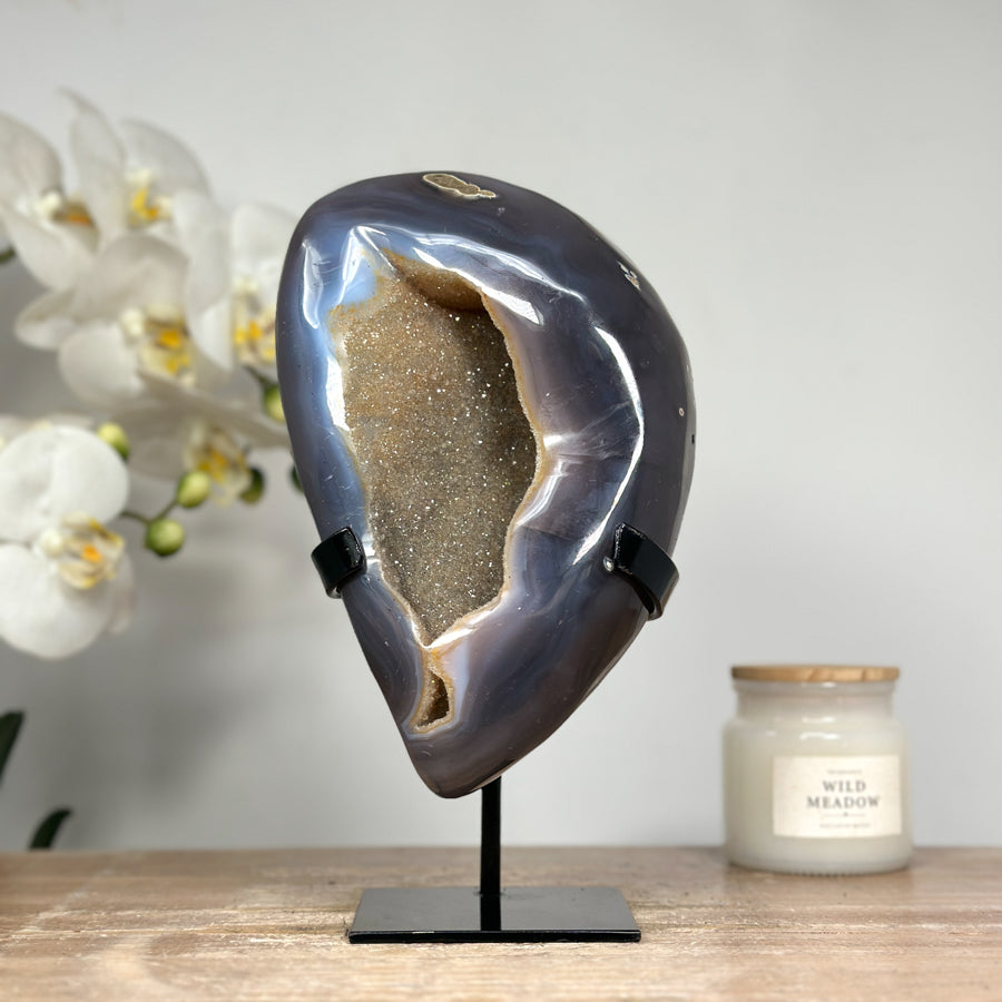 Polished Agate Crystal for Home Decor and Energy Healing Practices
