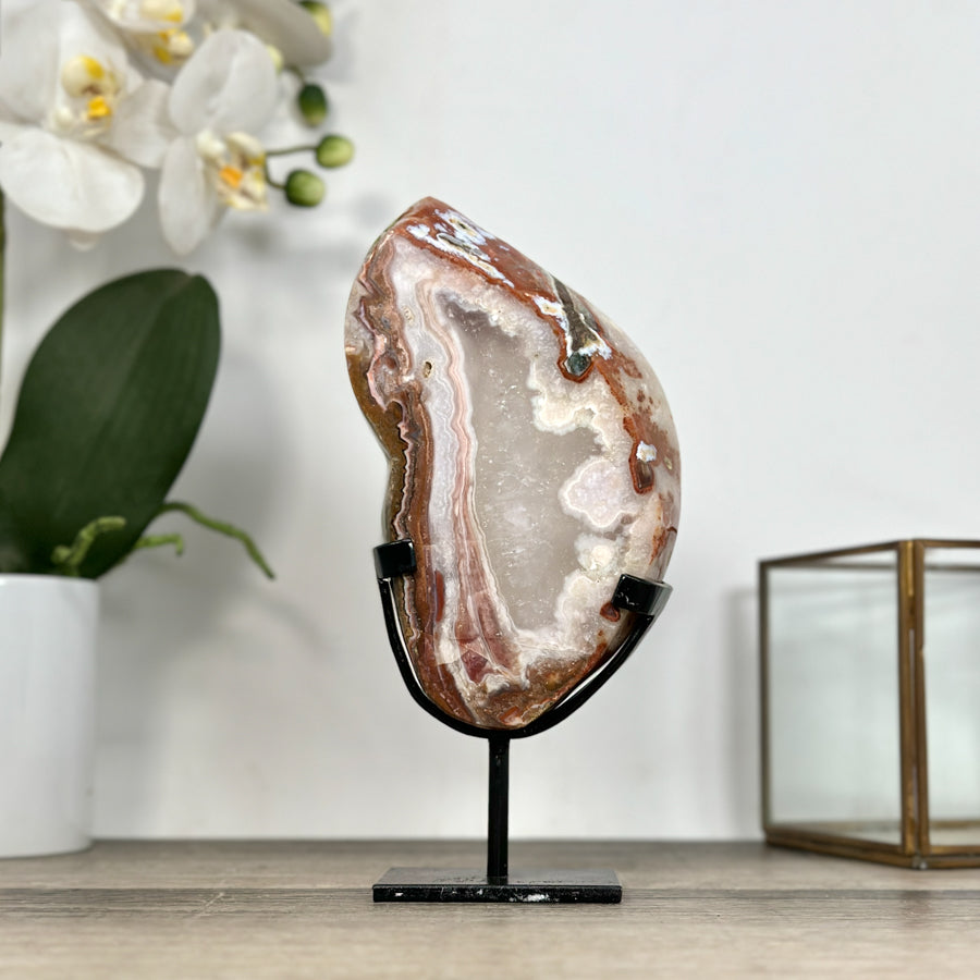 Jasper &amp; Quartz Slice with Natural Banded Patterns on Stand - MWS2909