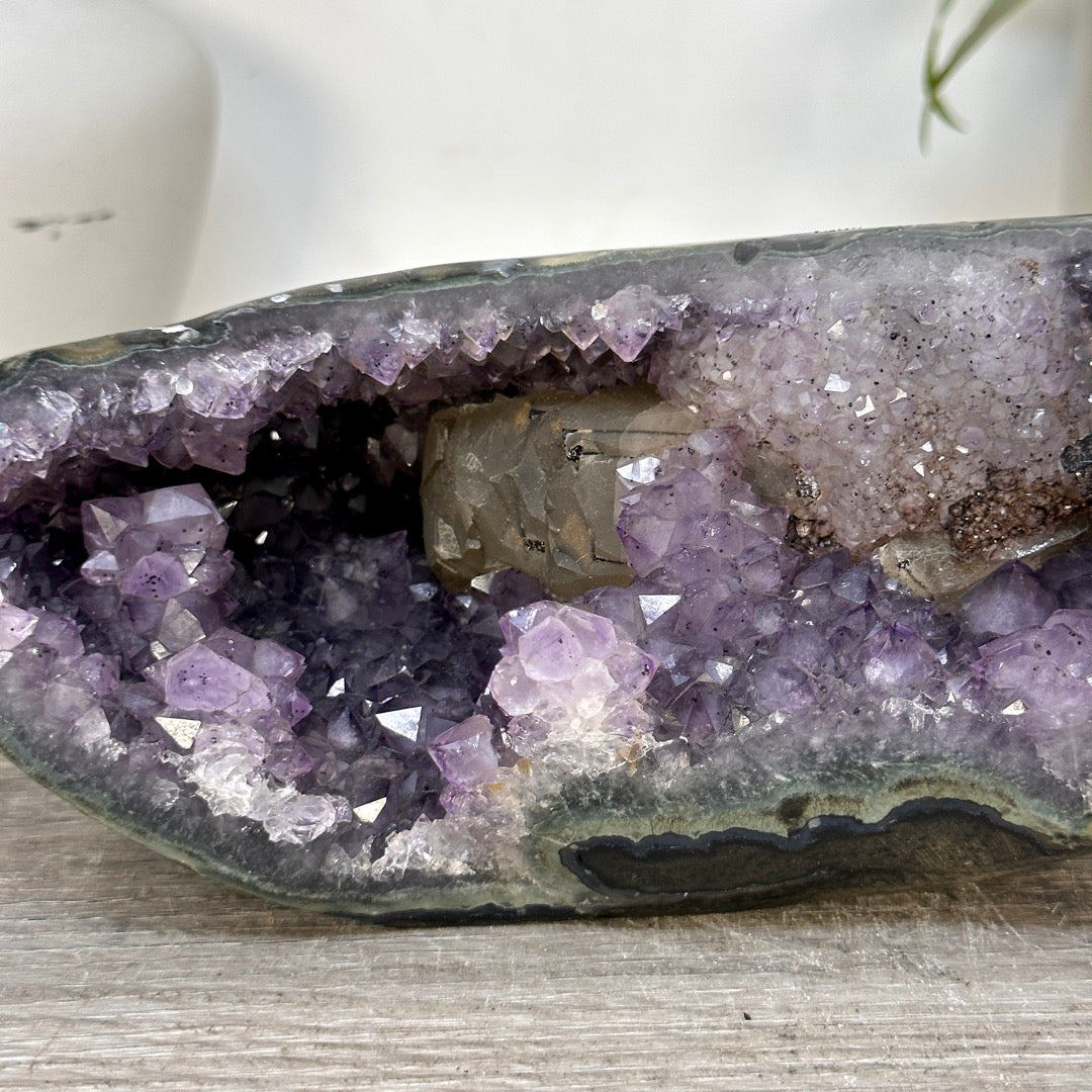 Natural uruguayan Amethyst Geode - STGE0121