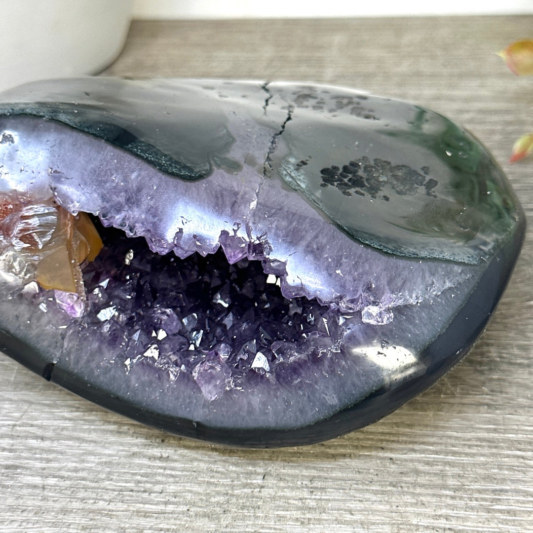 Natural amethyst &amp; Agate Stone Geode with polished Shell - STGE0081