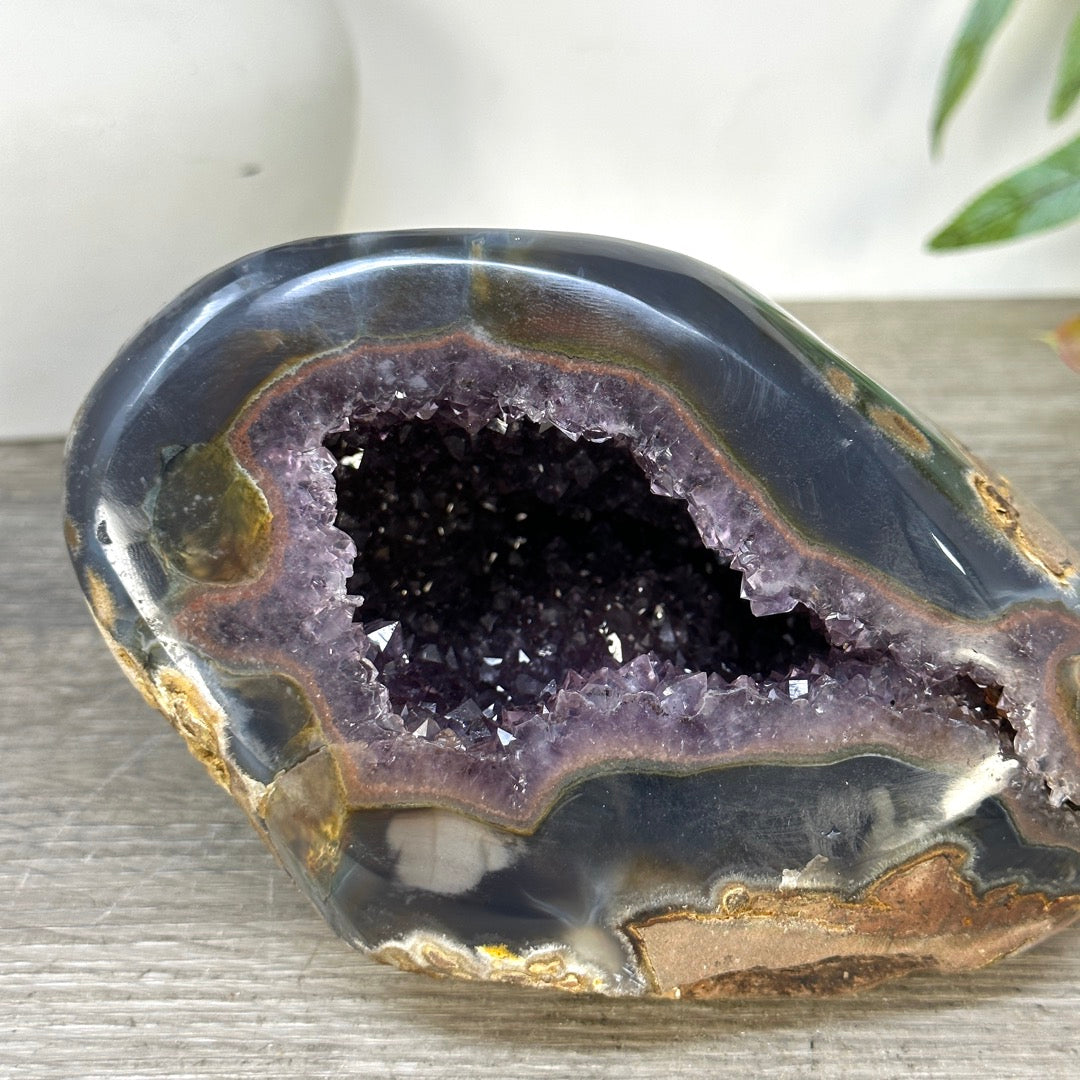 Natural amethyst Stone Geode from Uruguay - STGE0078