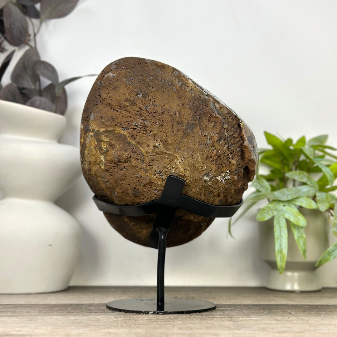 Natural Agate Geode with Beautiful Quartz interior - MWS3364
