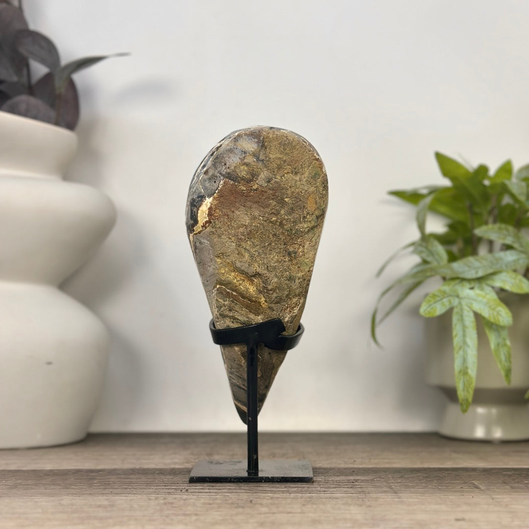 Natural Agate Geode with Beautiful Quartz Crystal Interior - MWS3341