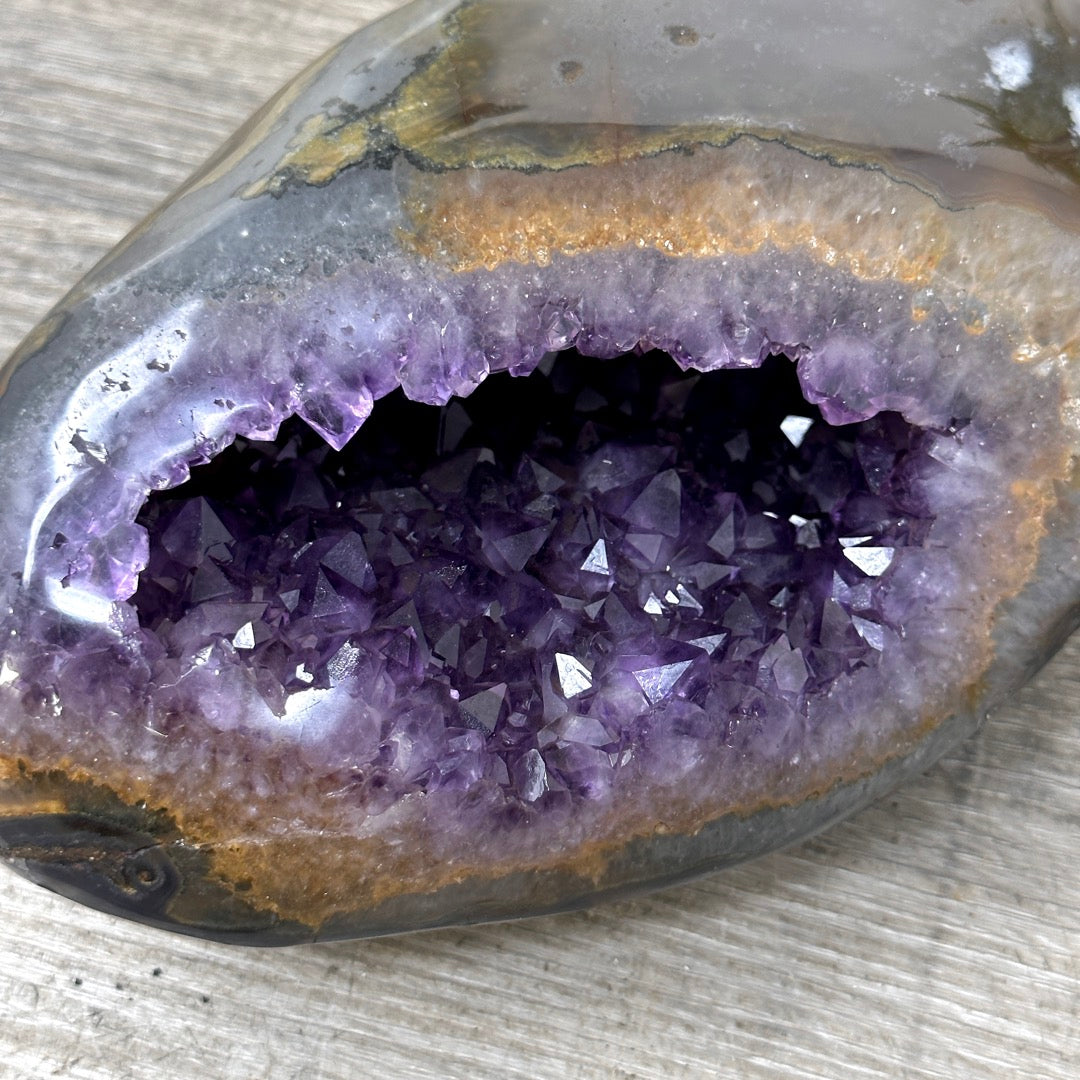 Natural Amethyst Stone Geode from uruguay - STGE0111