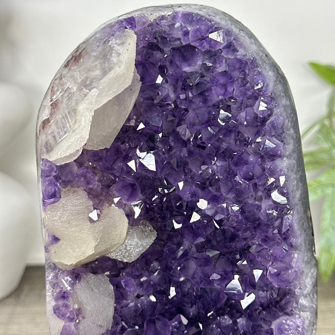 Natural uruguayan Amethyst Crystal with Calcite Formations - MWS3318