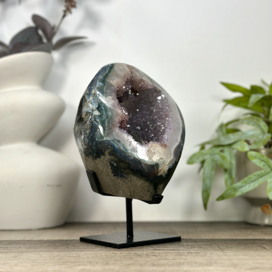Natural Agate Geode with Beautiful Quartz Crystal Interior - MWS3216