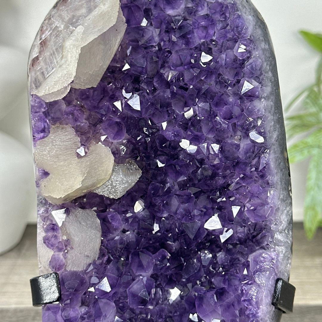 Natural uruguayan Amethyst Crystal with Calcite Formations - MWS3318