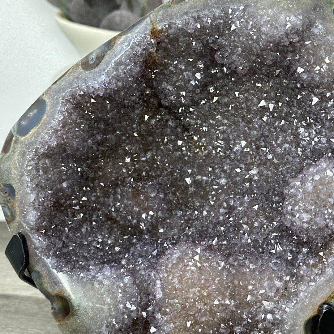 Natural Agate Geode with Beautiful Quartz interior - MWS3364