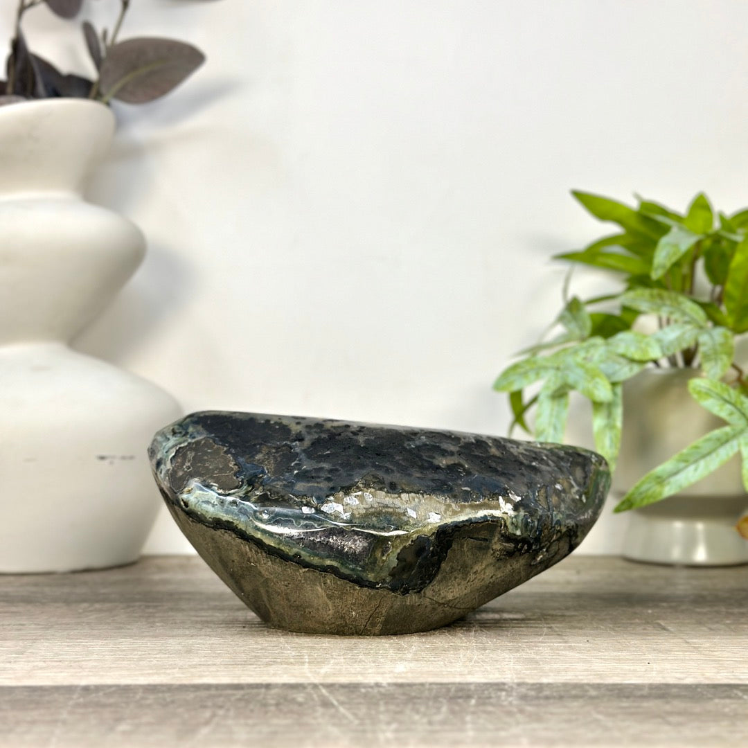 Natural uruguayan Amethyst Geode - STGE0121