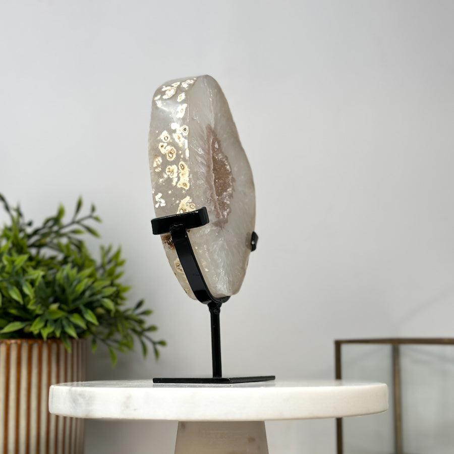 Natural Quartz Portal with Metal Stand - MWS2132