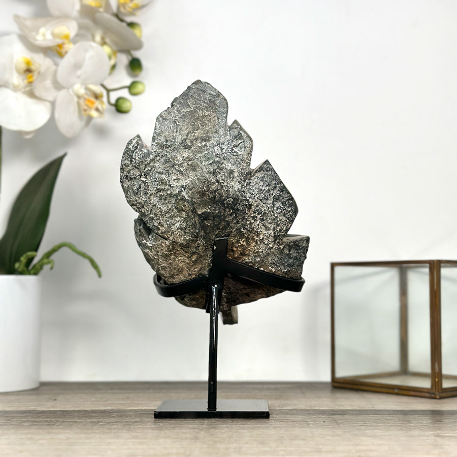 Green Jasper &amp; Quartz Stone Leaf Carving on Metal Stand - MWS2806