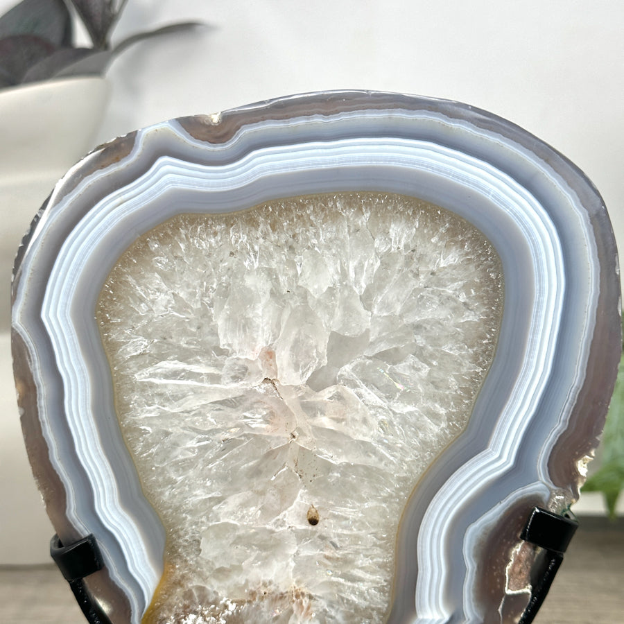 Stunning Natural Agate &amp; Quartz Slice on Stand - MWS3245