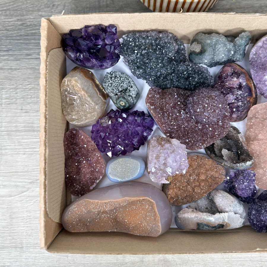 Bulk Handcrafted Mineral Formations – Natural Stones for Decor, Reiki, and Meditation
