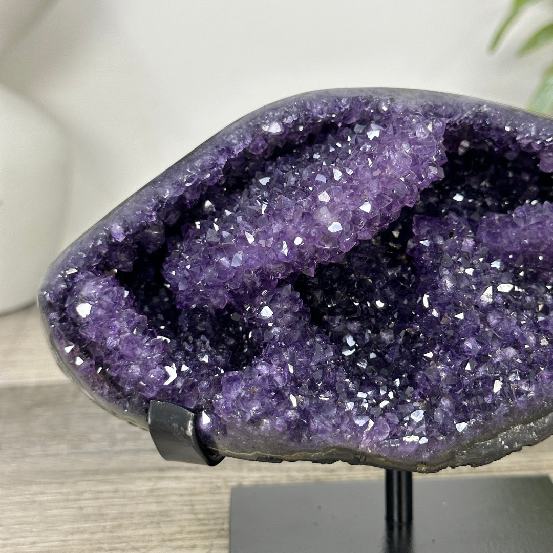 Natural uruguayan Amethyst Geode with Calcite Inclusion - MWS3379