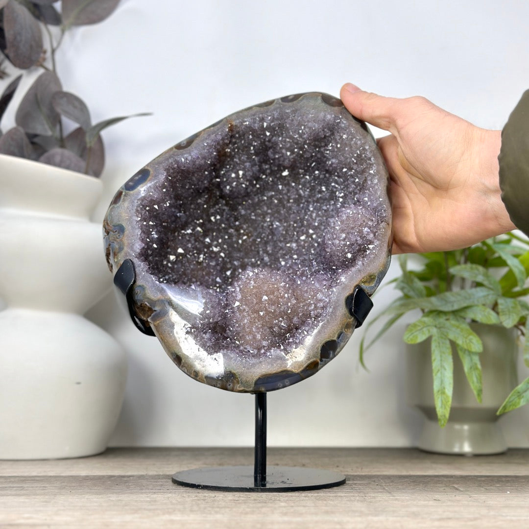 Natural Agate Geode with Beautiful Quartz interior - MWS3364