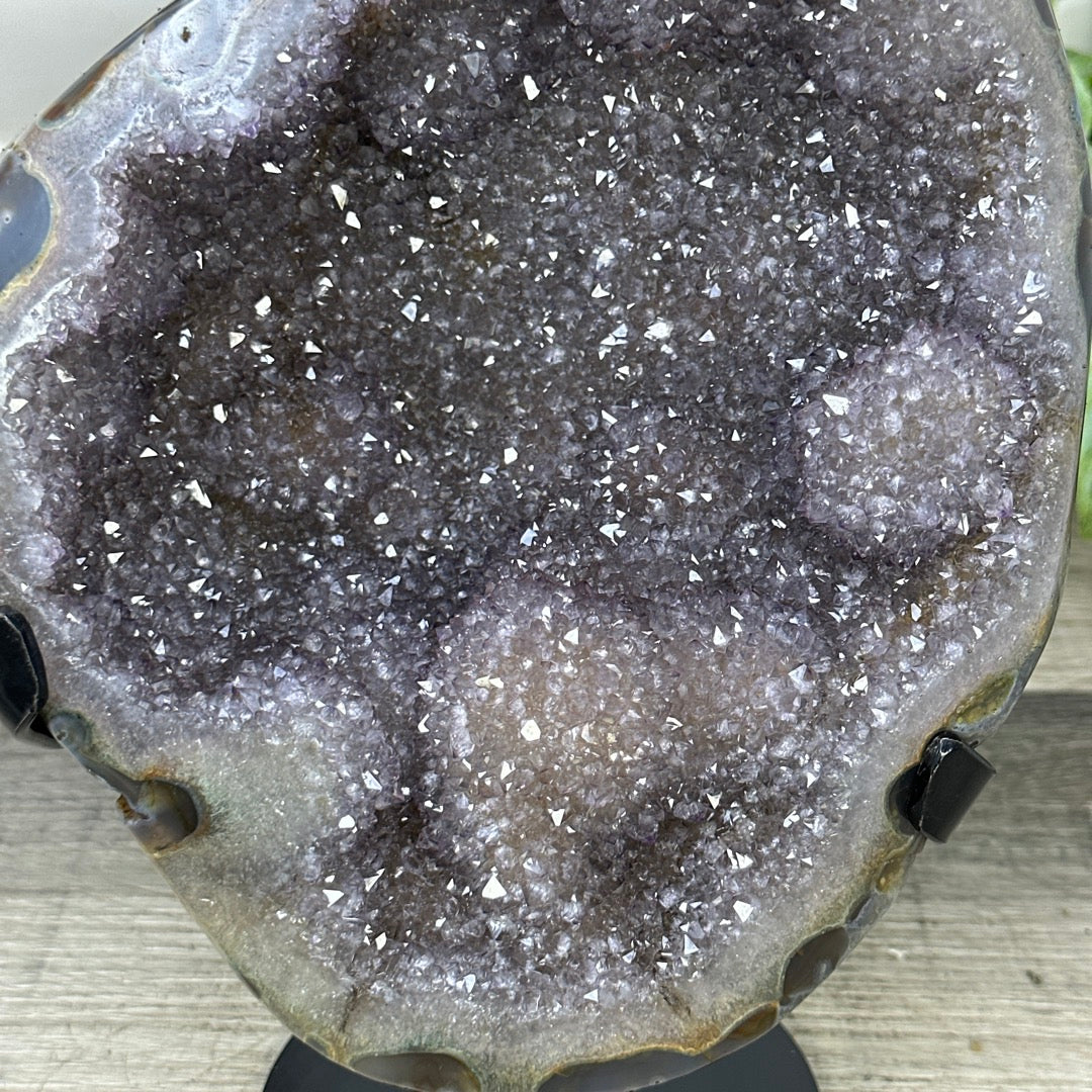 Natural Agate Geode with Beautiful Quartz interior - MWS3364