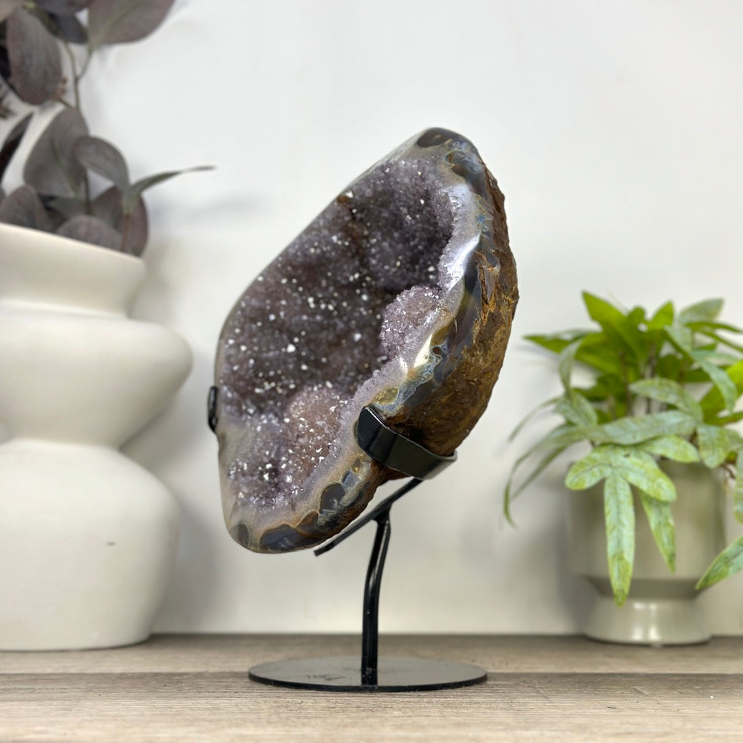 Natural Agate Geode with Beautiful Quartz interior - MWS3364