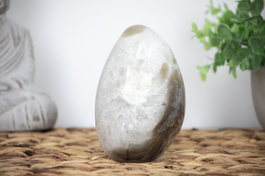 Natural Quartz Stone Egg Carving - STE0050
